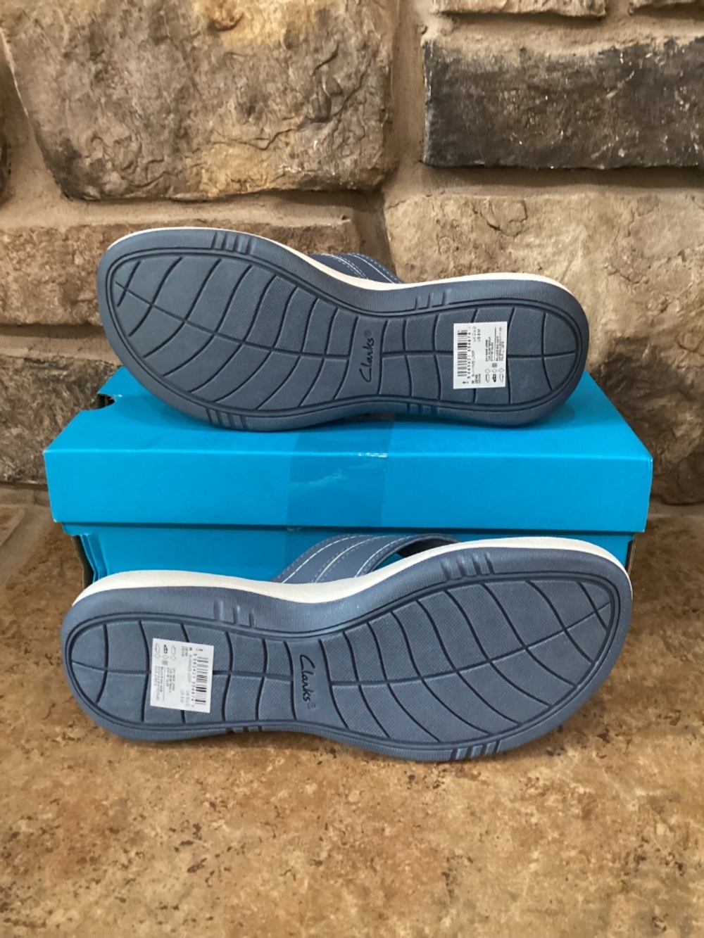 Cloudsteppers Clarks Sunmaze Loop Womens Flip Flop Sandals 8 Denim Blue NIB - Picture 3 of 8